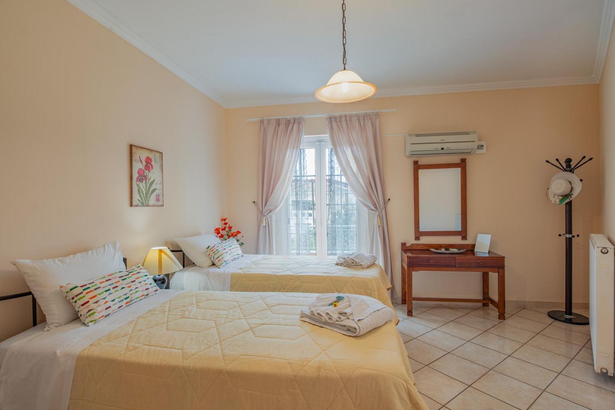 House Of Velenia - 2 Bedroom Near Old Town, Airport And Bus Station