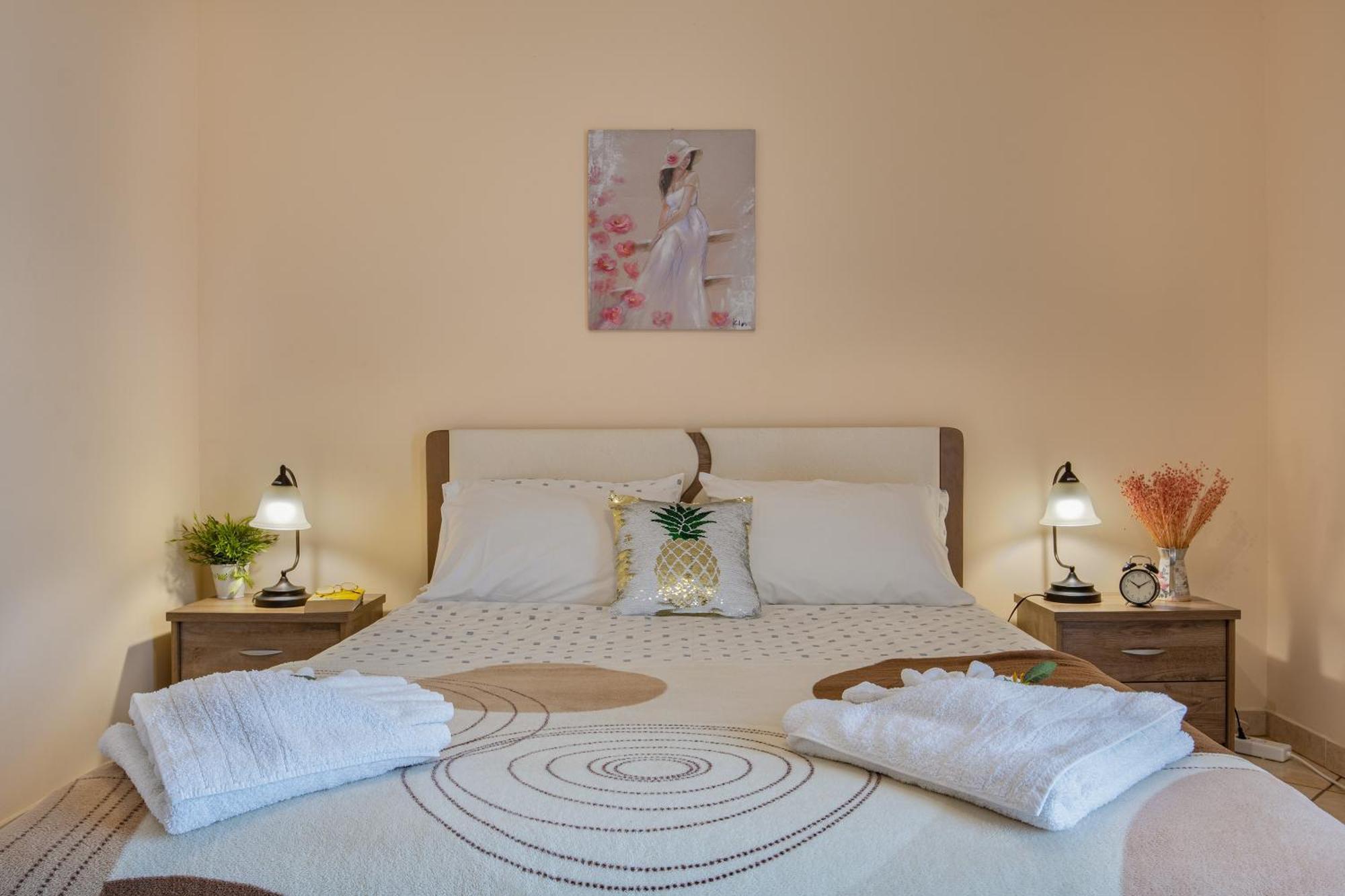 House Of Velenia - 2 Bedroom Near Old Town, Airport And Bus Station